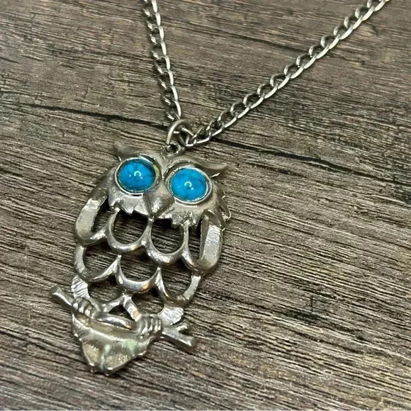 Vintage Silver Tone Chain Necklace Large Owl with Faux Teal Stone Eyes Pendant - Picture 3 of 3